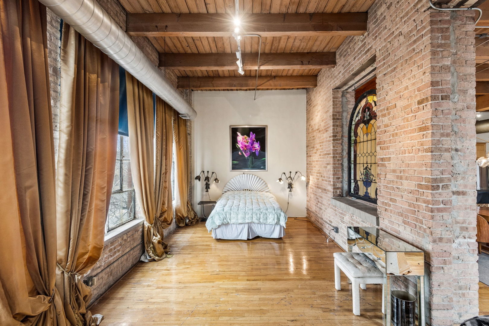 2401 W Ohio Street Unit: 21