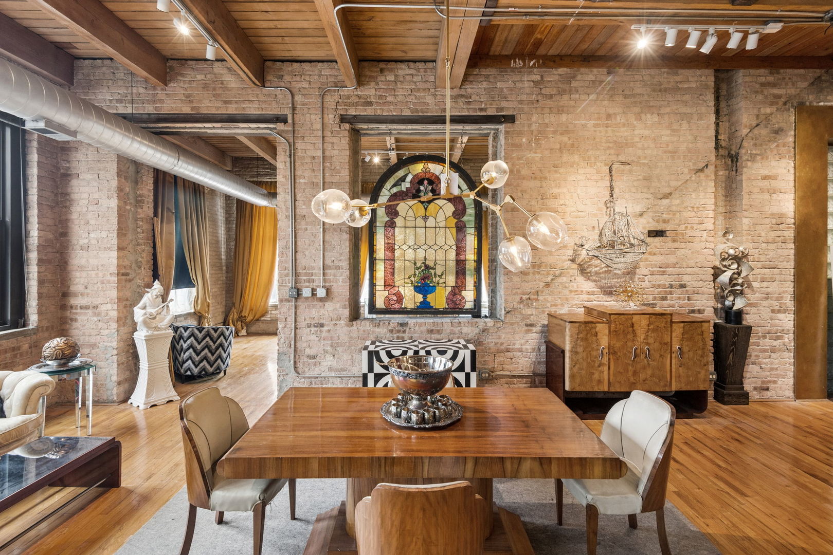 2401 W Ohio Street Unit: 21