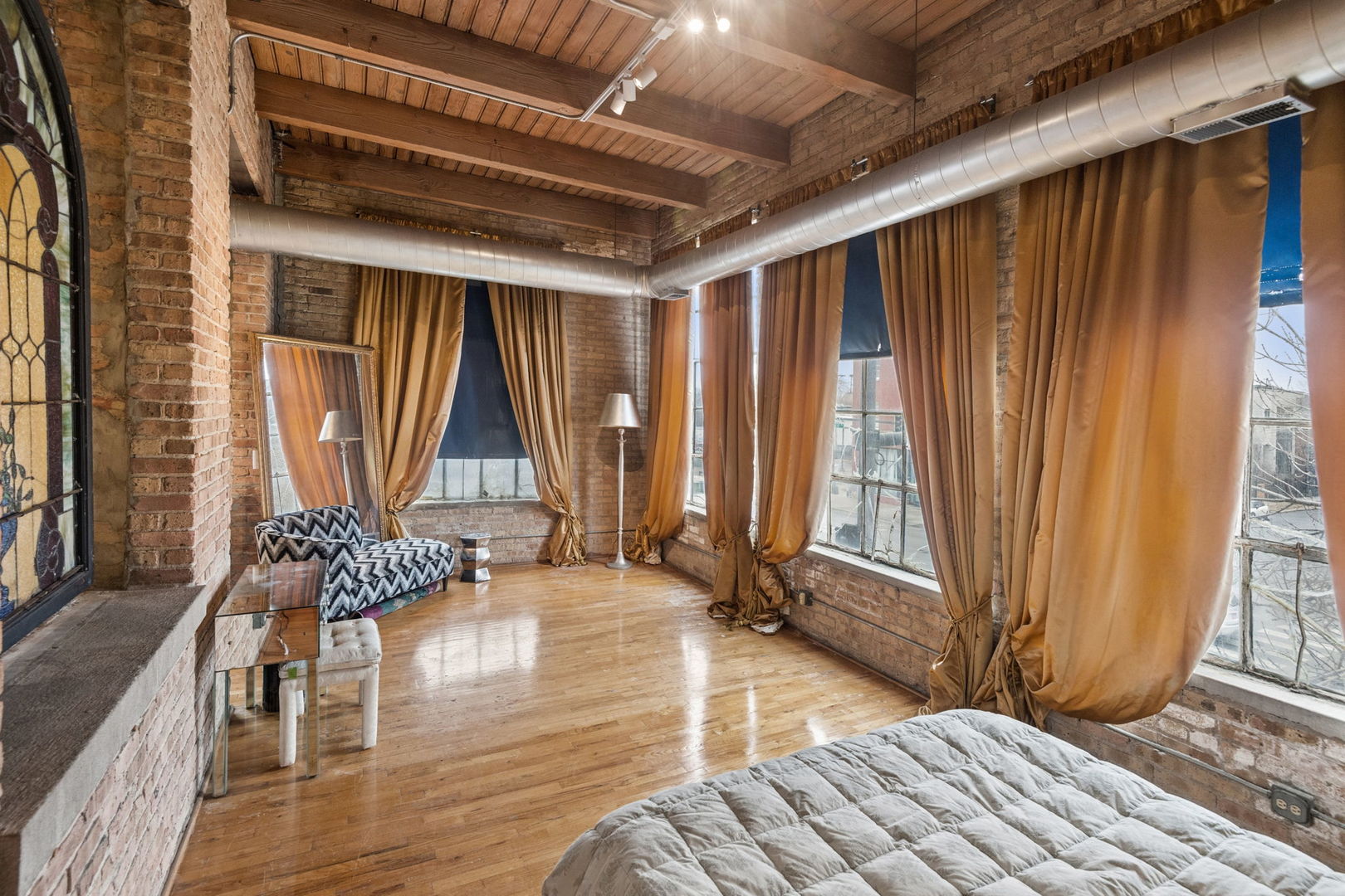 2401 W Ohio Street Unit: 21