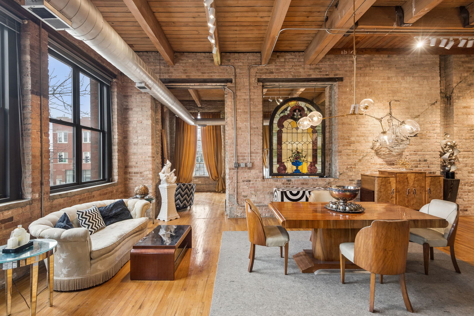 2401 W Ohio Street Unit: 21