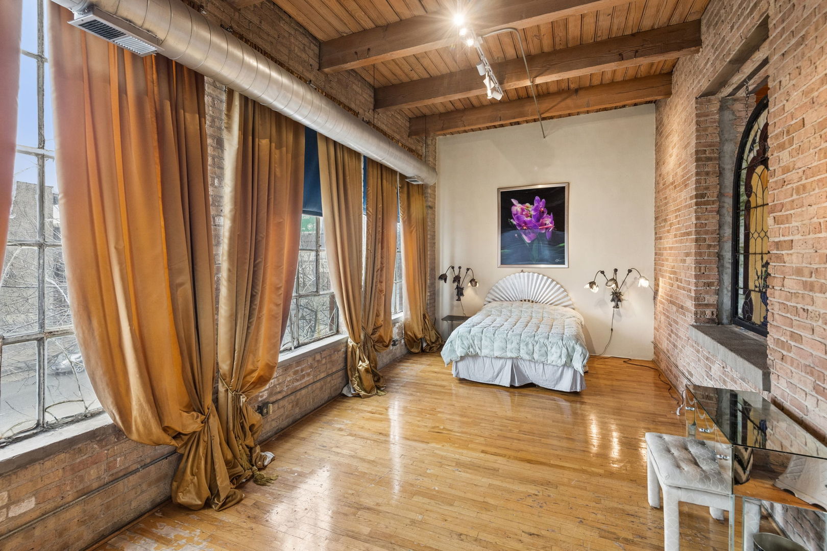 2401 W Ohio Street Unit: 21