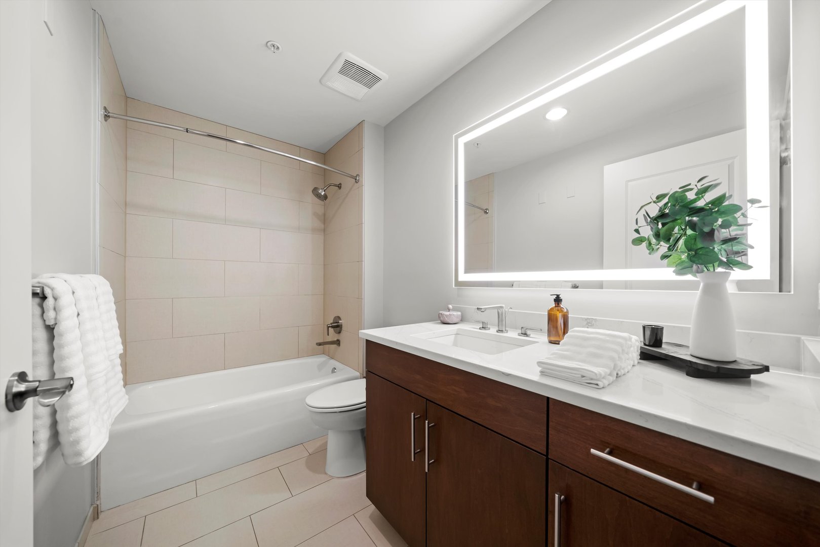 850 N Lake Shore Drive Unit: 508