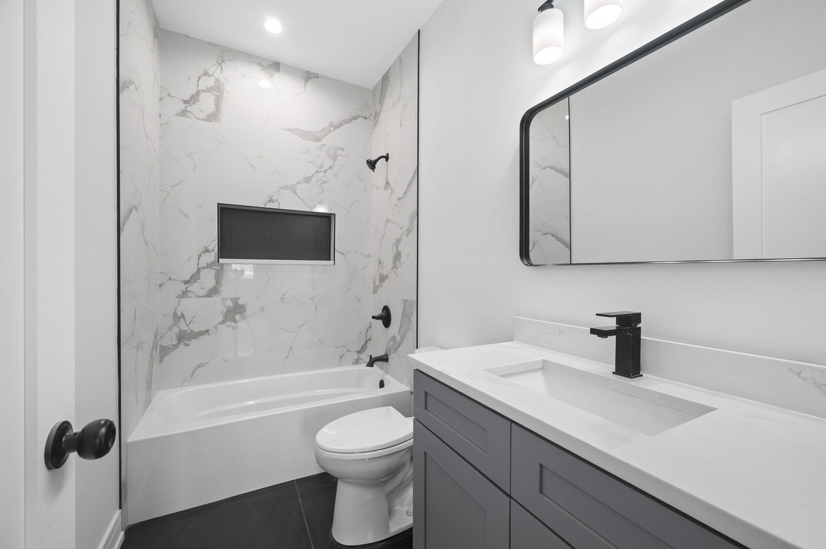 3941 N Spaulding Avenue