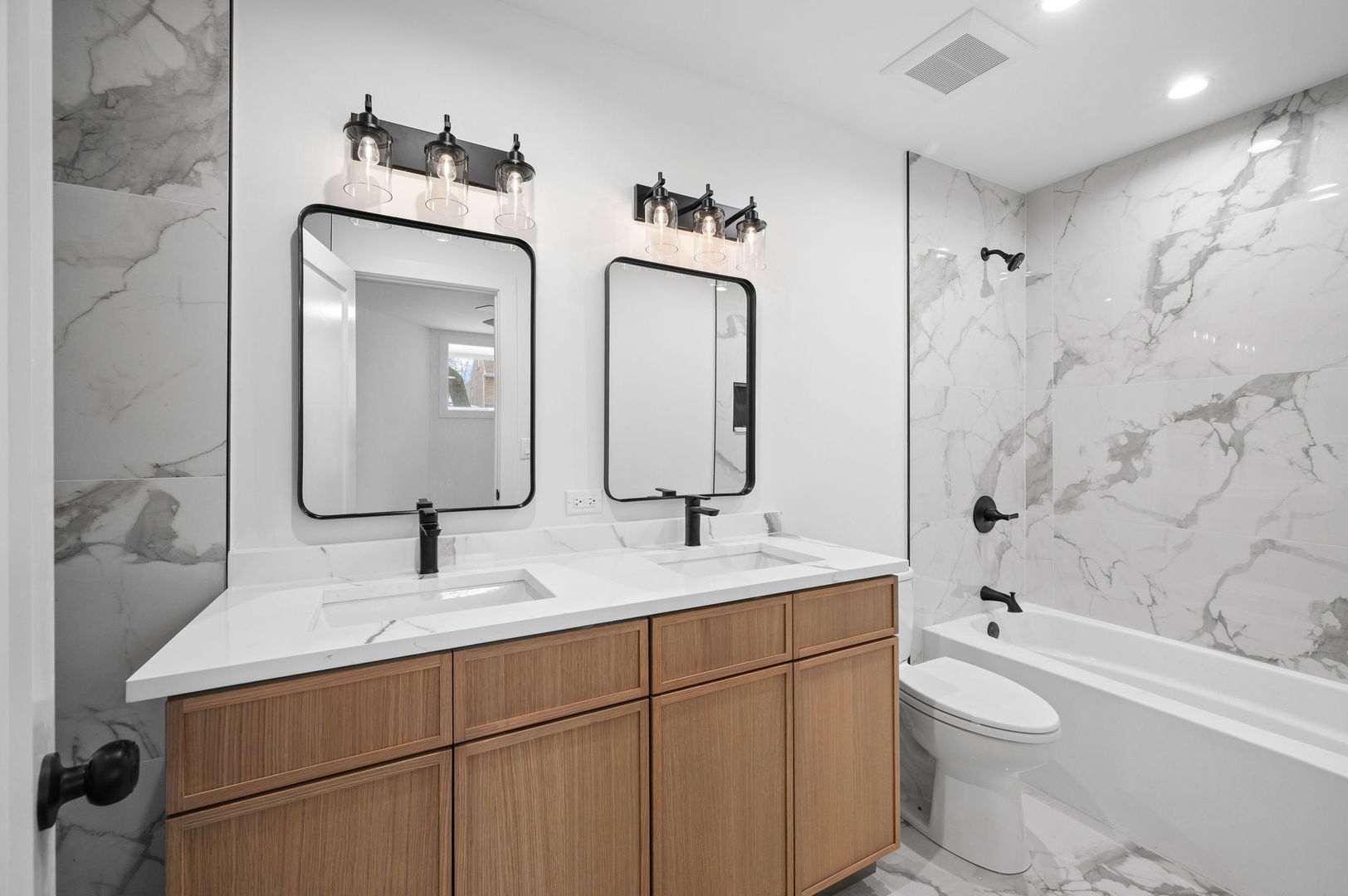 3941 N Spaulding Avenue