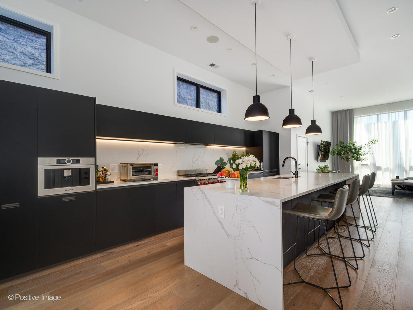 1537 W Pearson Street Unit: 2