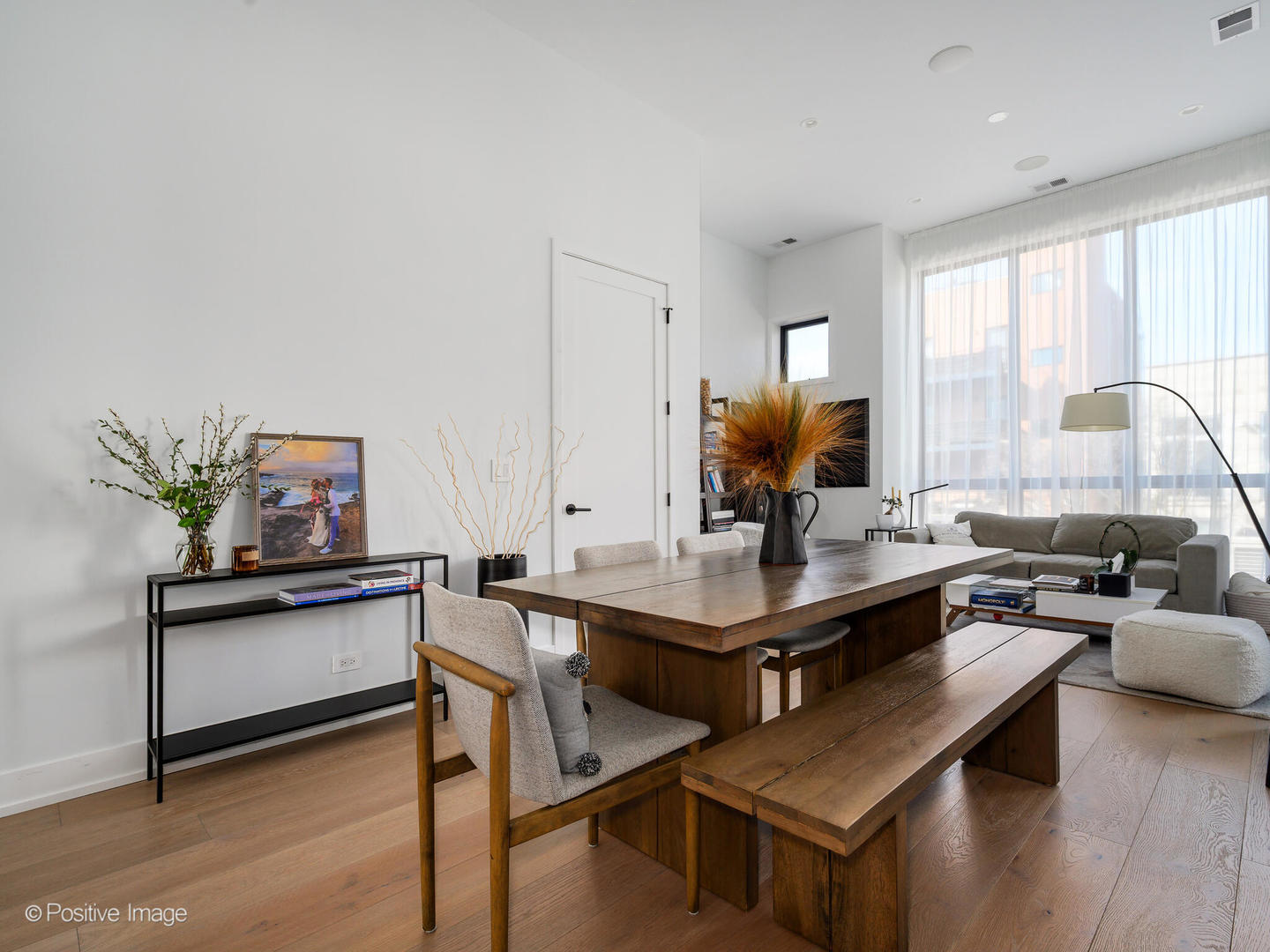 1537 W Pearson Street Unit: 2