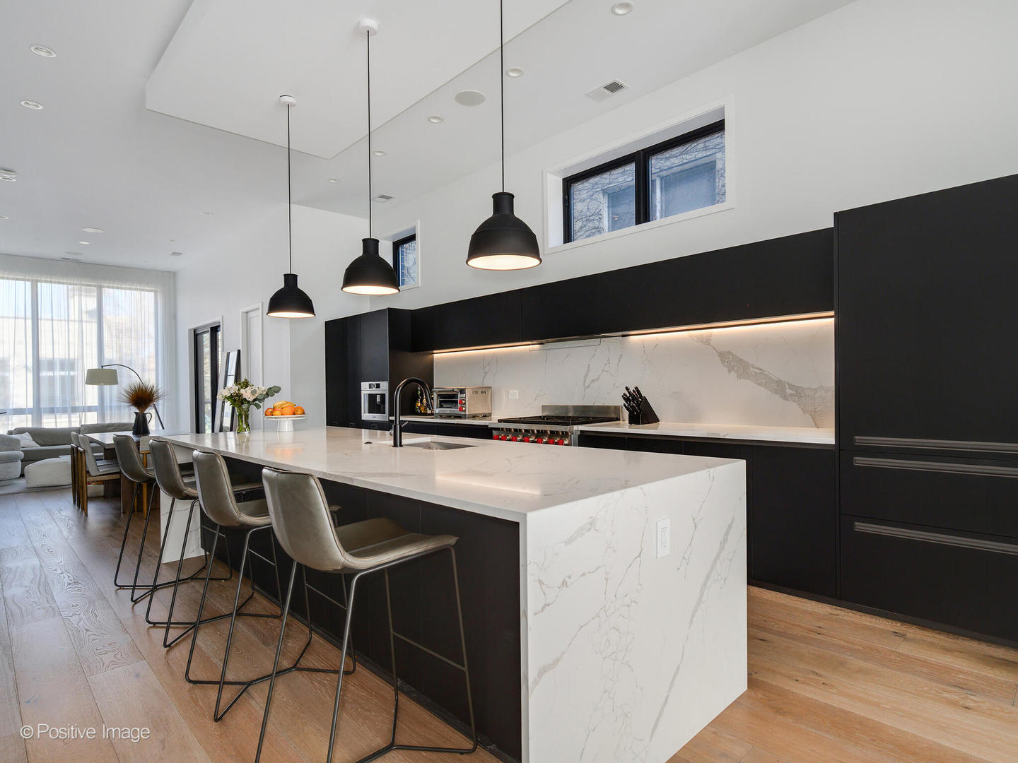 1537 W Pearson Street Unit: 2