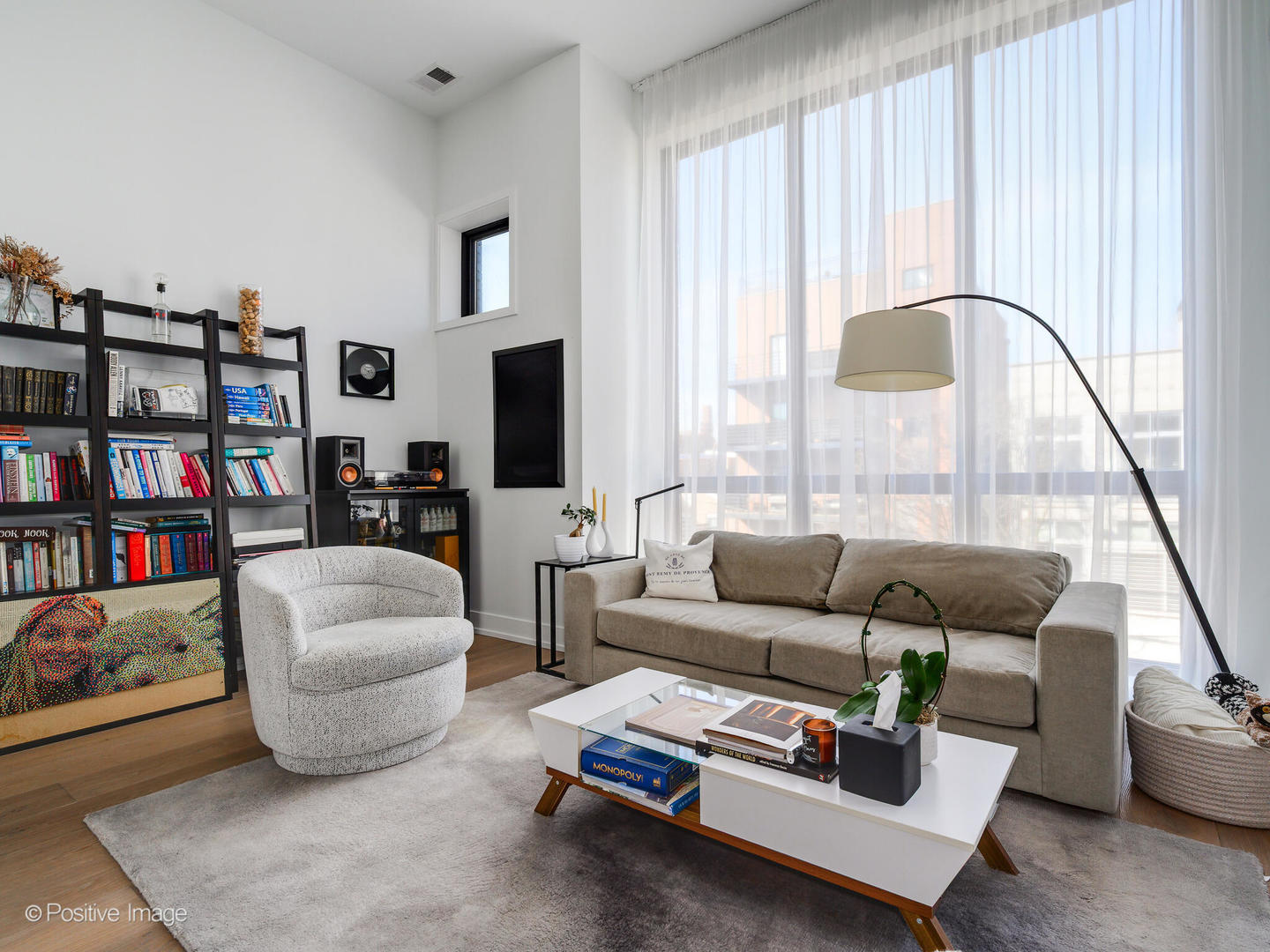 1537 W Pearson Street Unit: 2