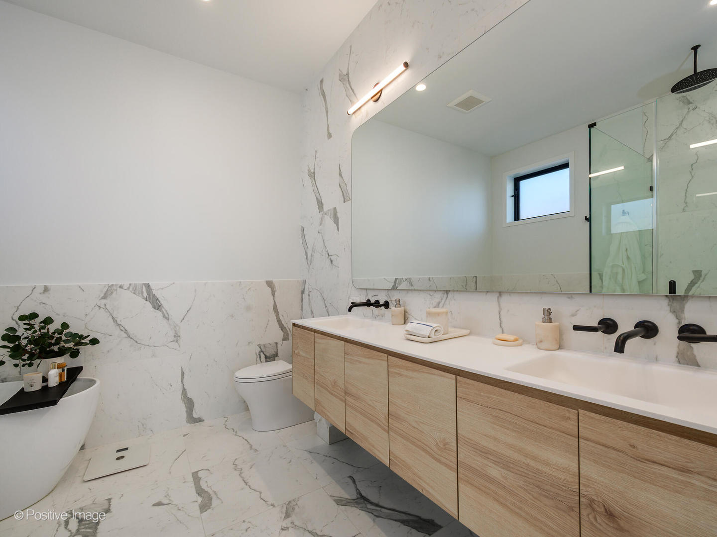 1537 W Pearson Street Unit: 2