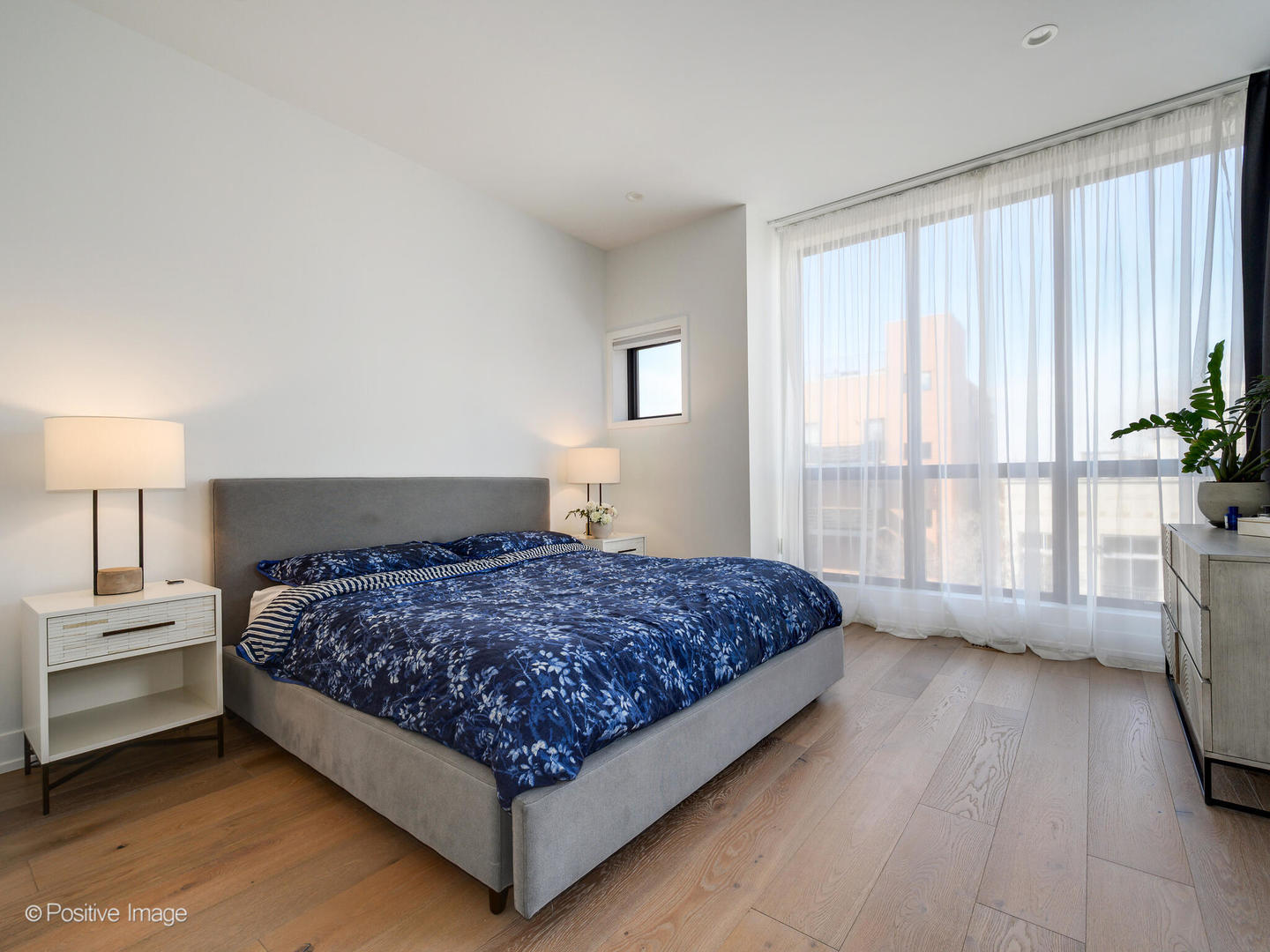 1537 W Pearson Street Unit: 2