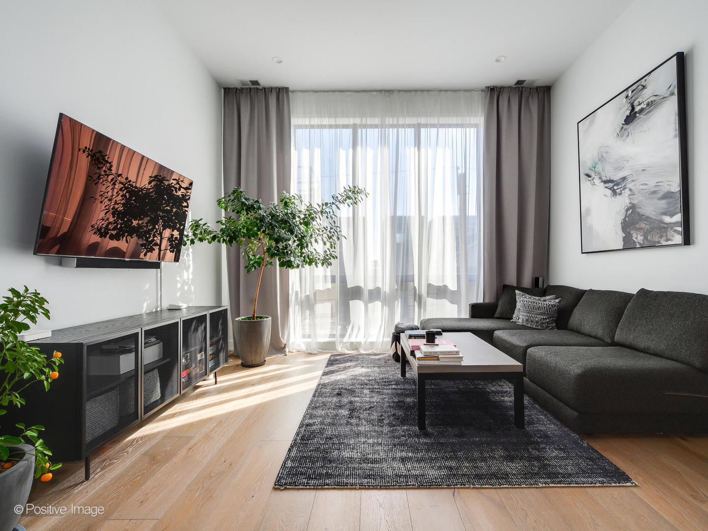 1537 W Pearson Street Unit: 2