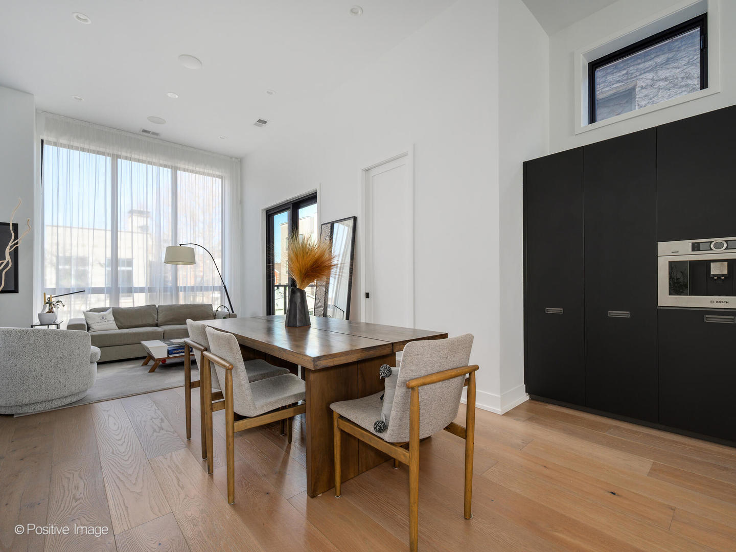 1537 W Pearson Street Unit: 2