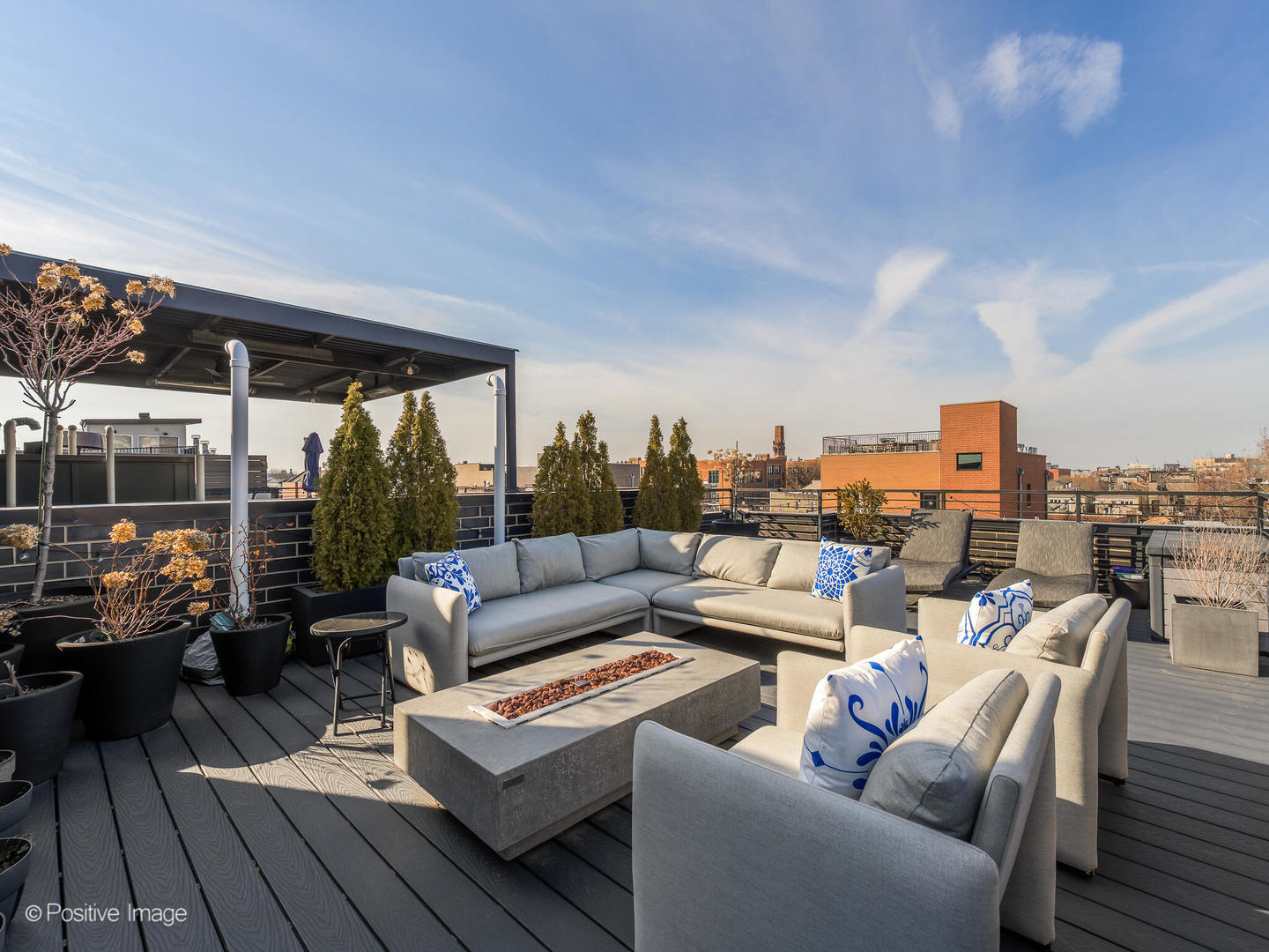 1537 W Pearson Street Unit: 2