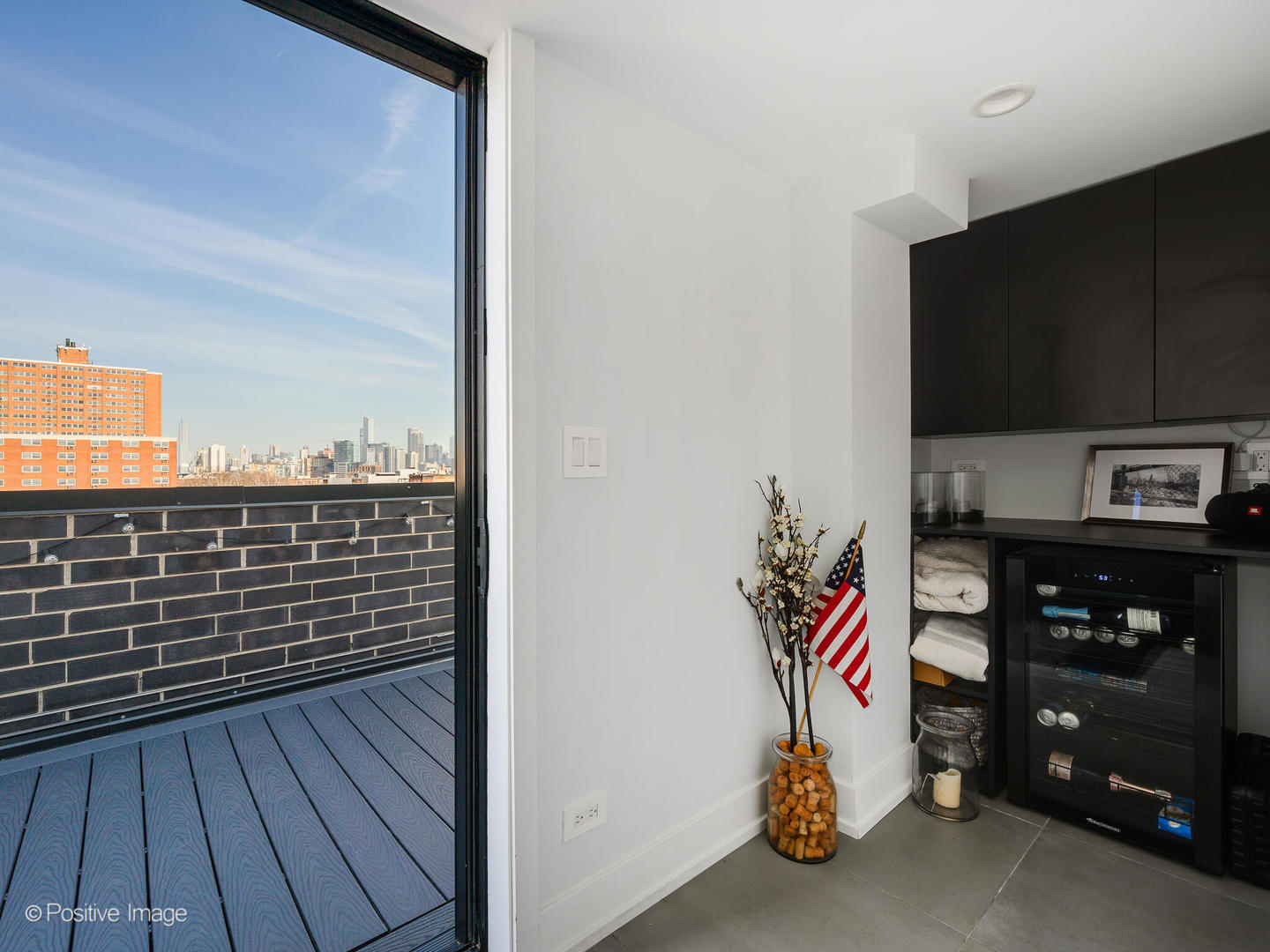 1537 W Pearson Street Unit: 2