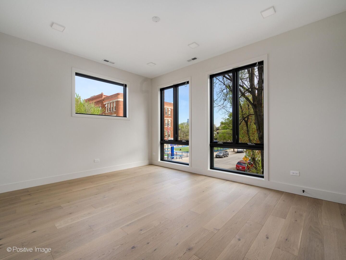 1900 W Cortland Avenue