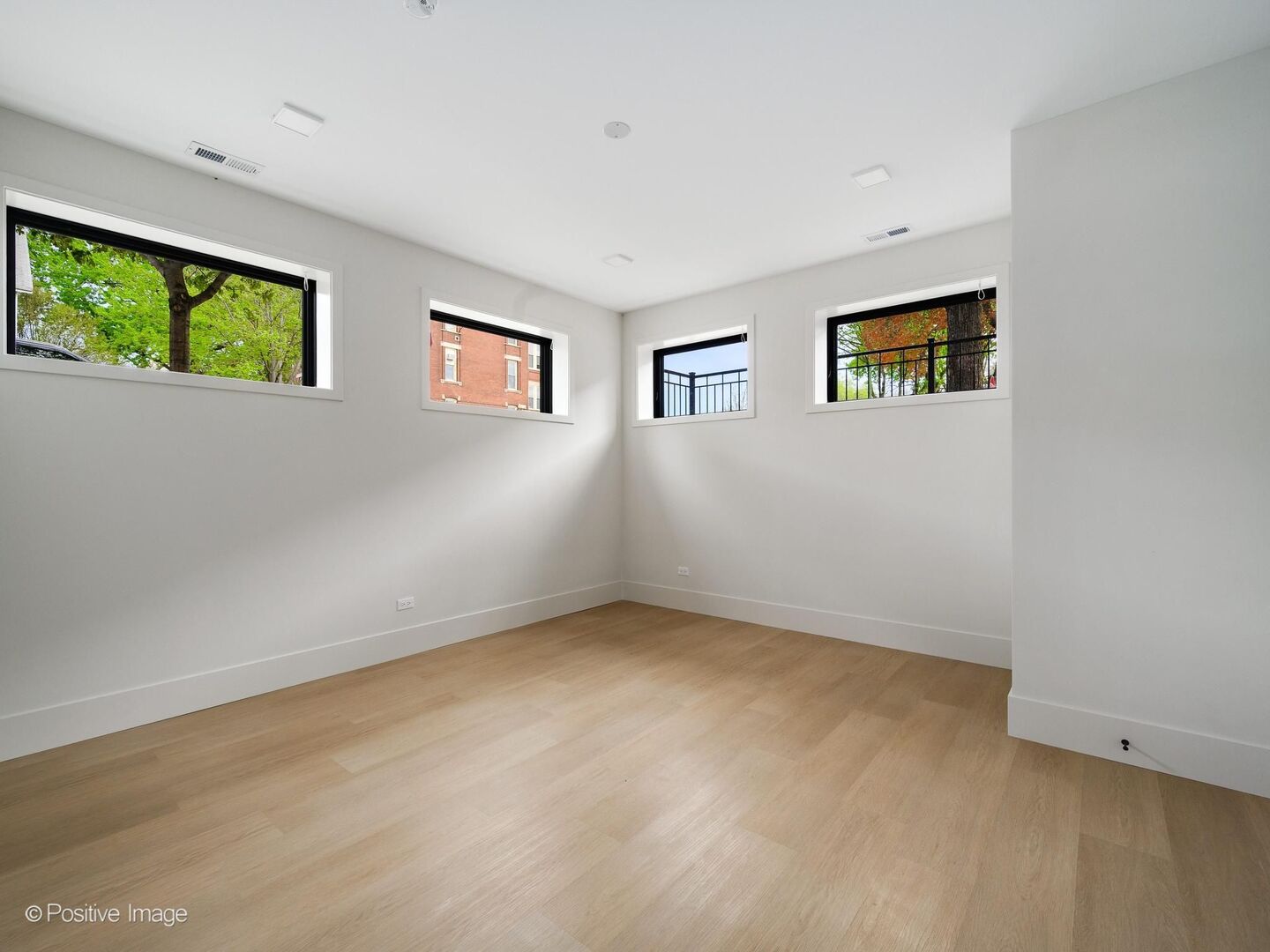 1900 W Cortland Avenue