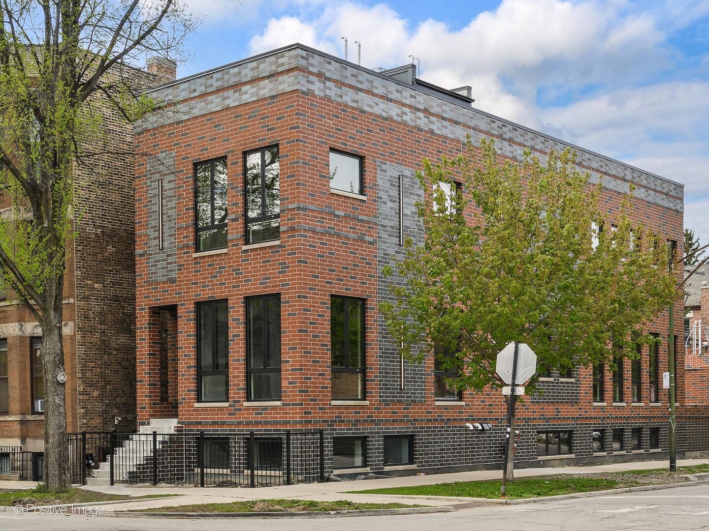 1900 W Cortland Avenue