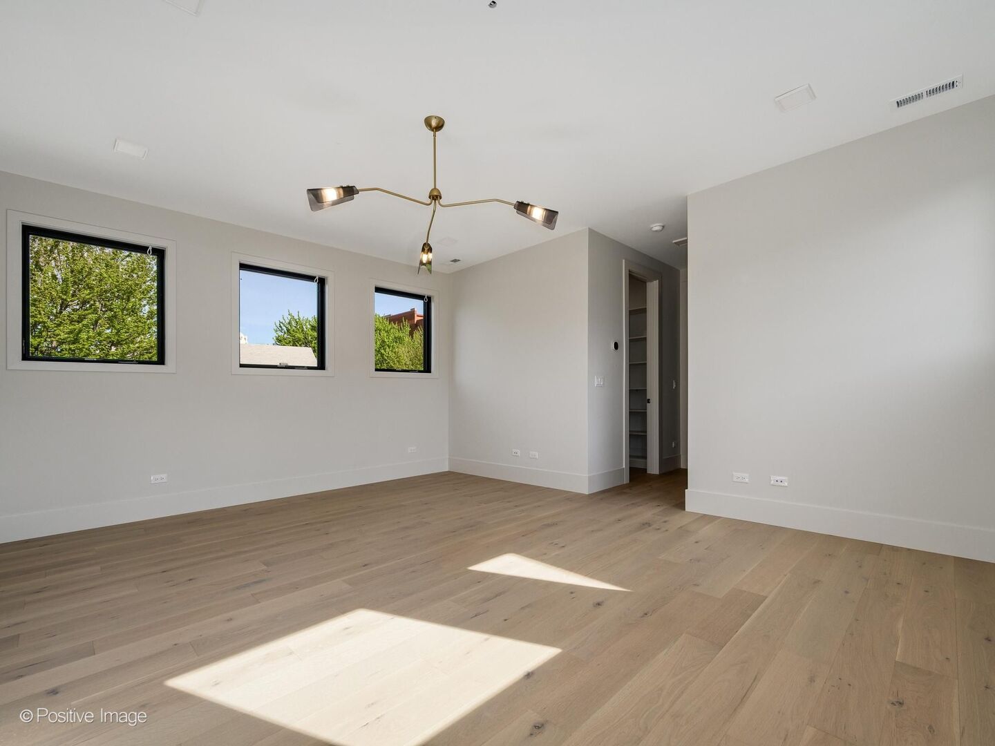 1900 W Cortland Avenue