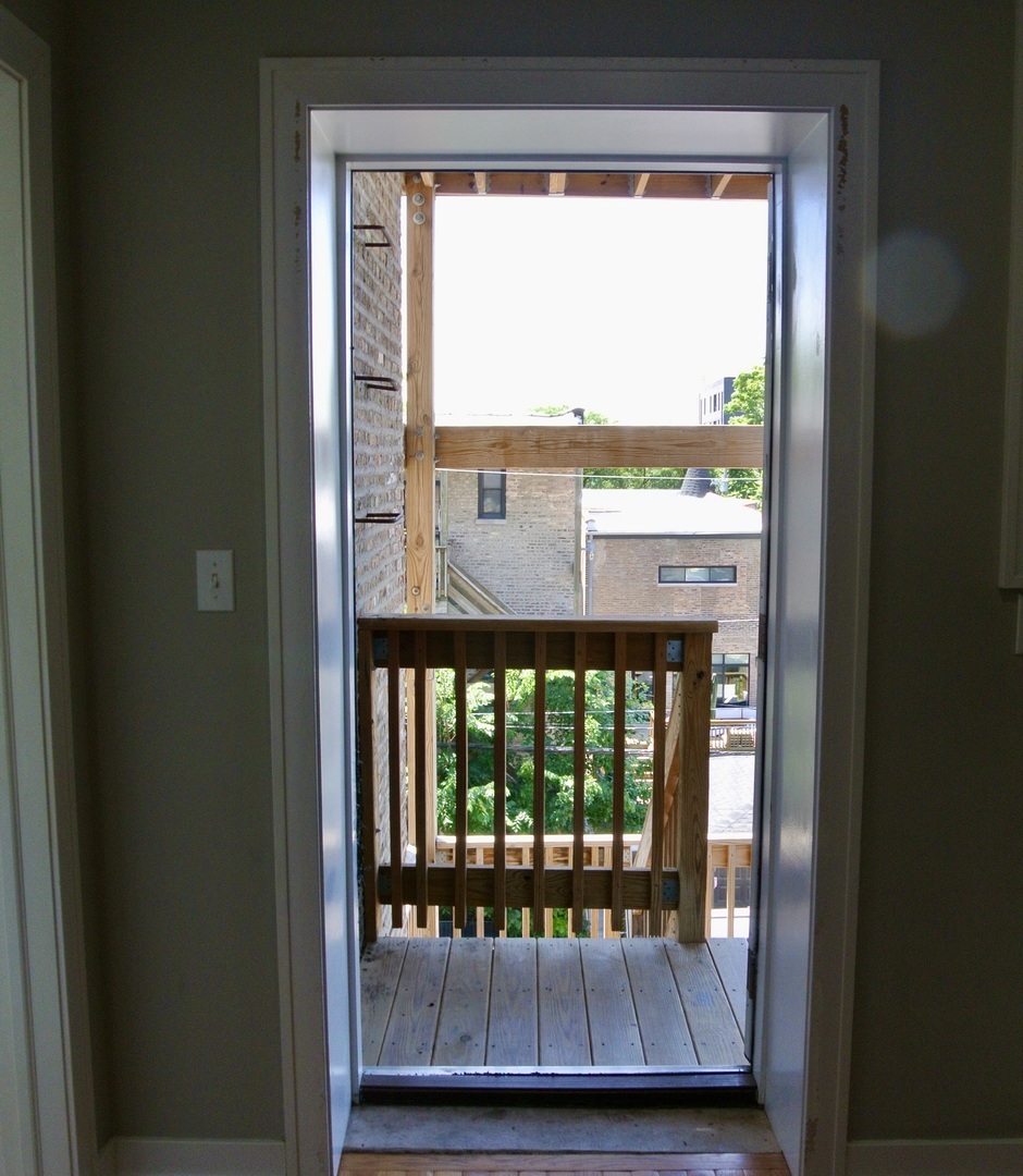 2737 W Evergreen Avenue Unit: 3R