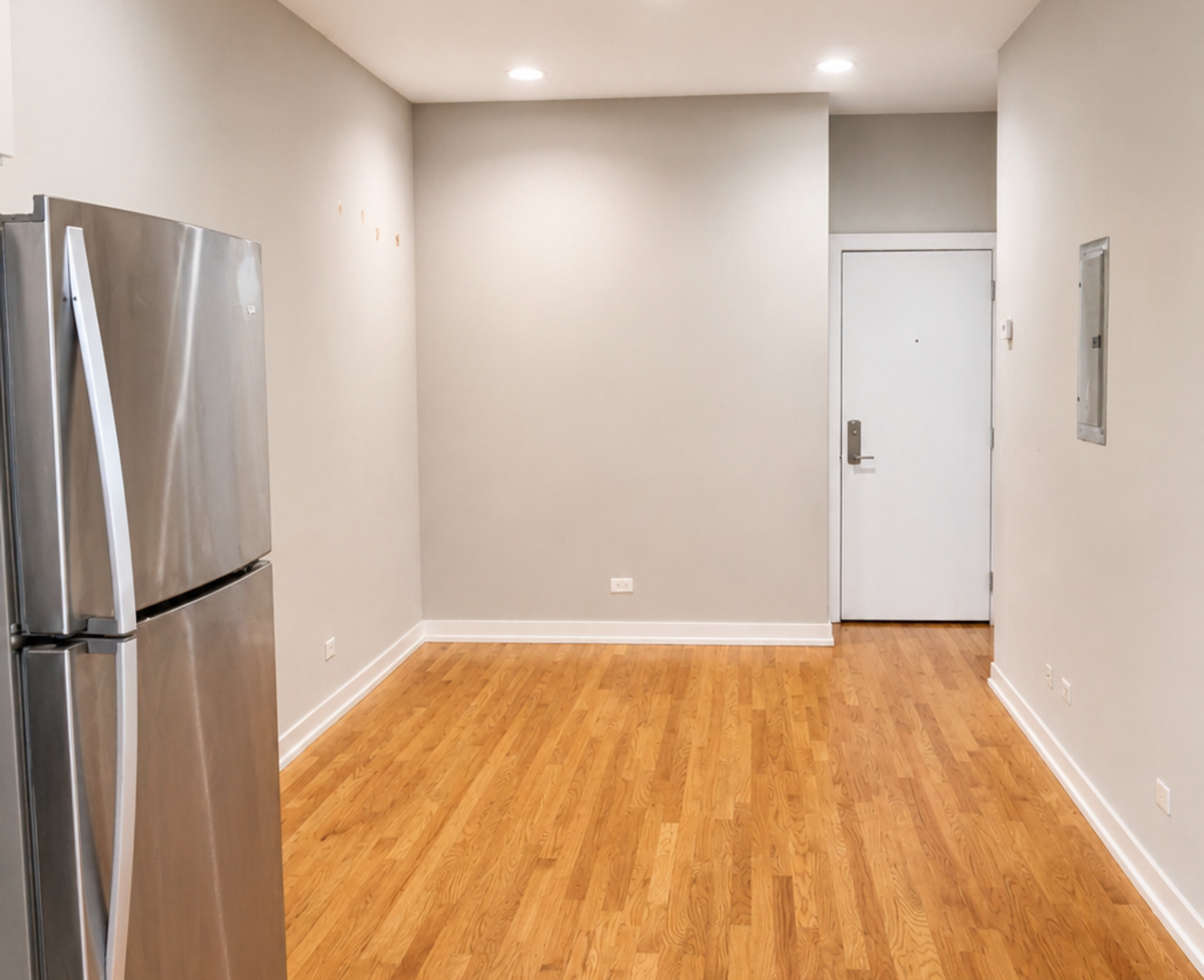 2737 W Evergreen Avenue Unit: 3R