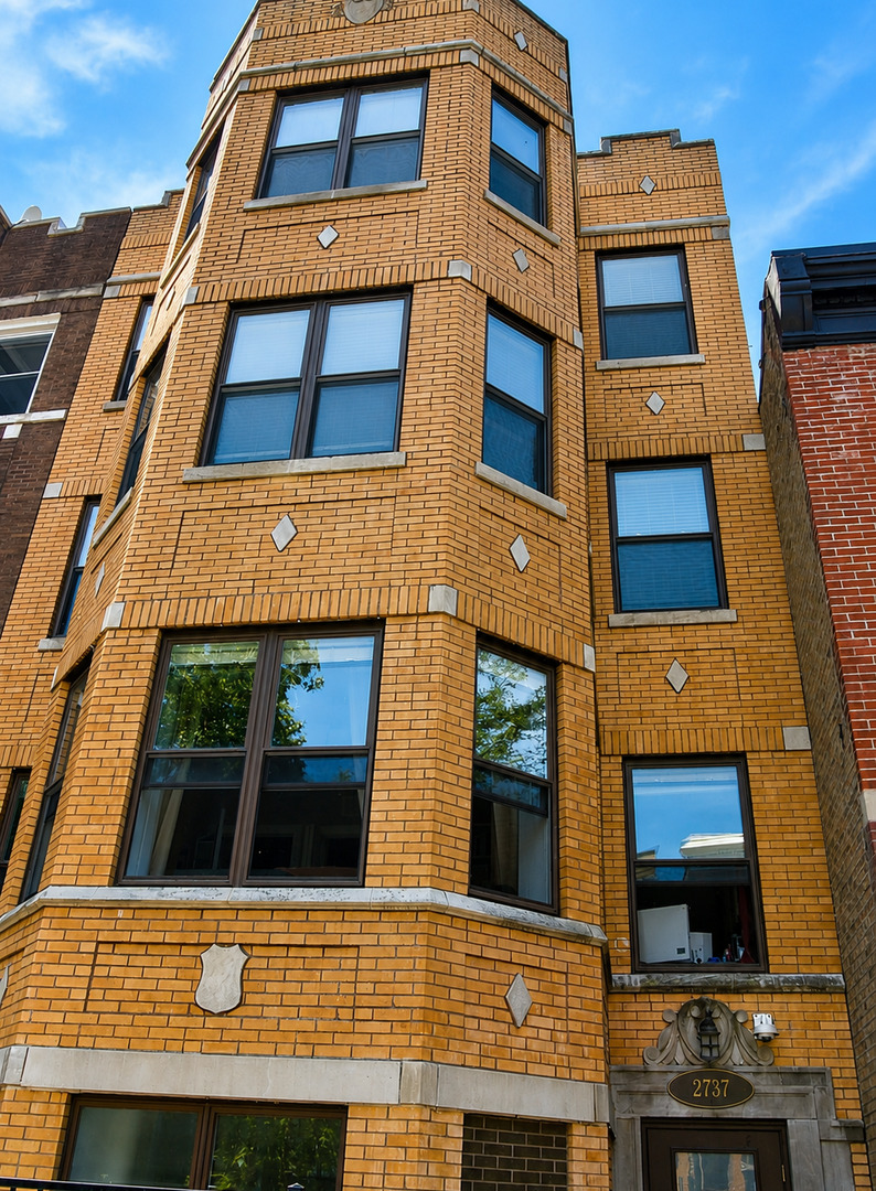 2737 W Evergreen Avenue Unit: 3R