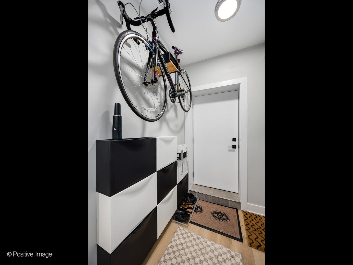 833 N Hoyne Avenue Unit: 2S