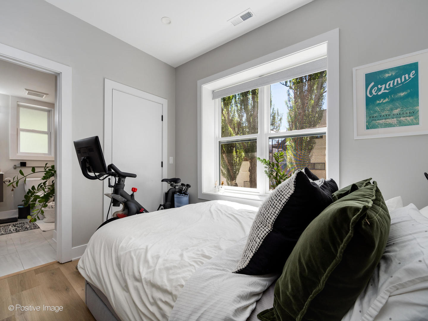 833 N Hoyne Avenue Unit: 2S