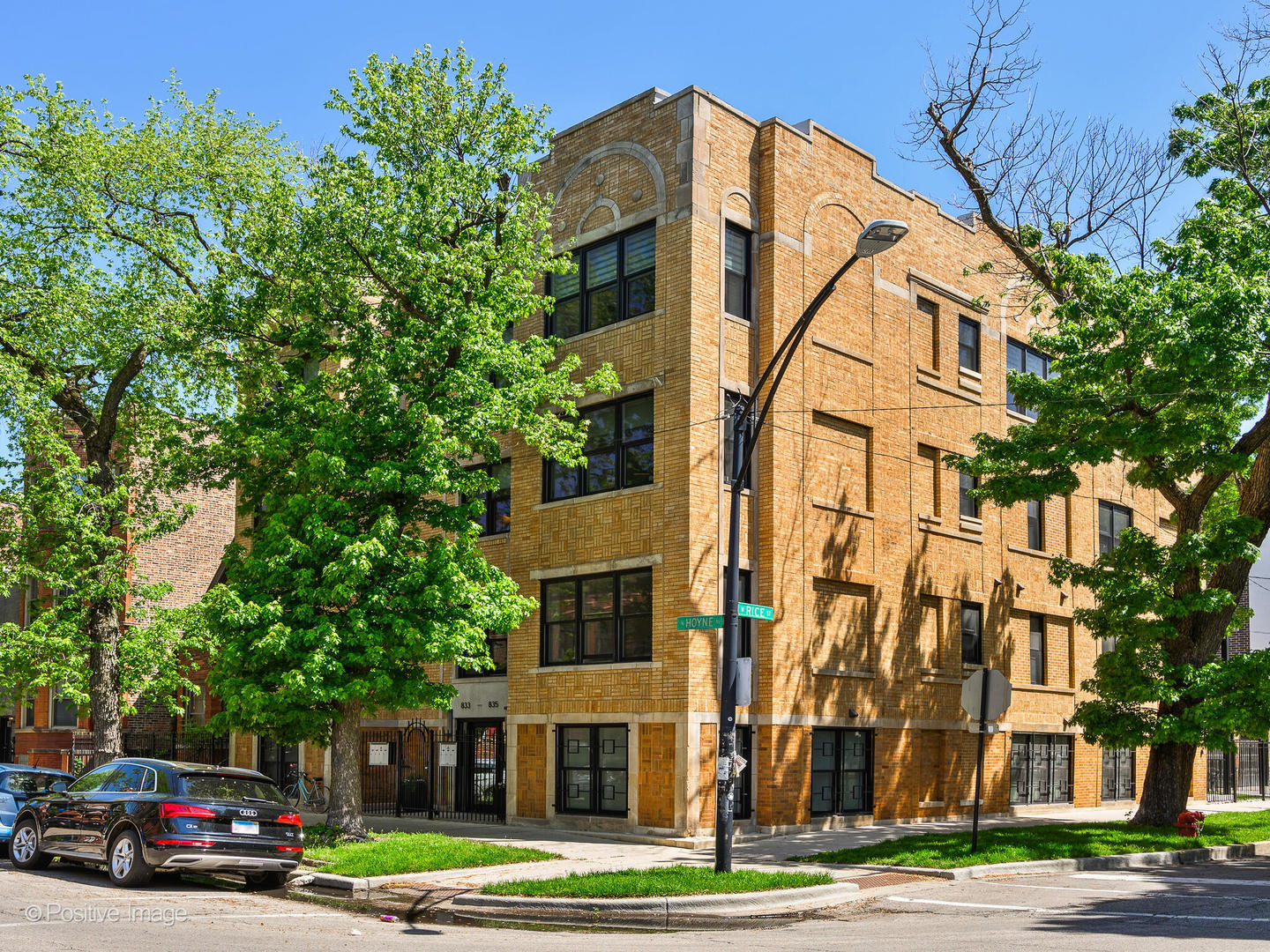 833 N Hoyne Avenue Unit: 2S