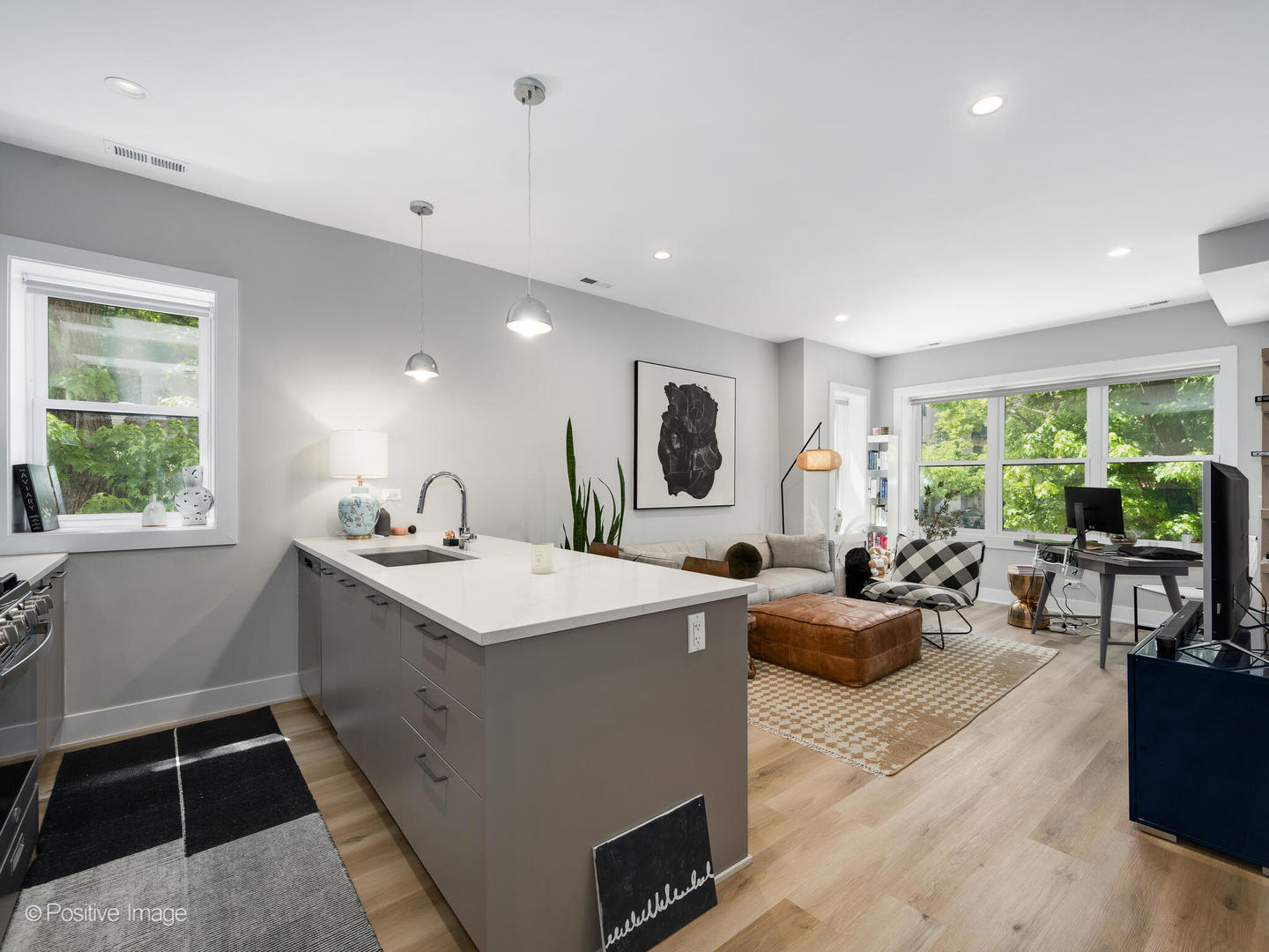 833 N Hoyne Avenue Unit: 2S