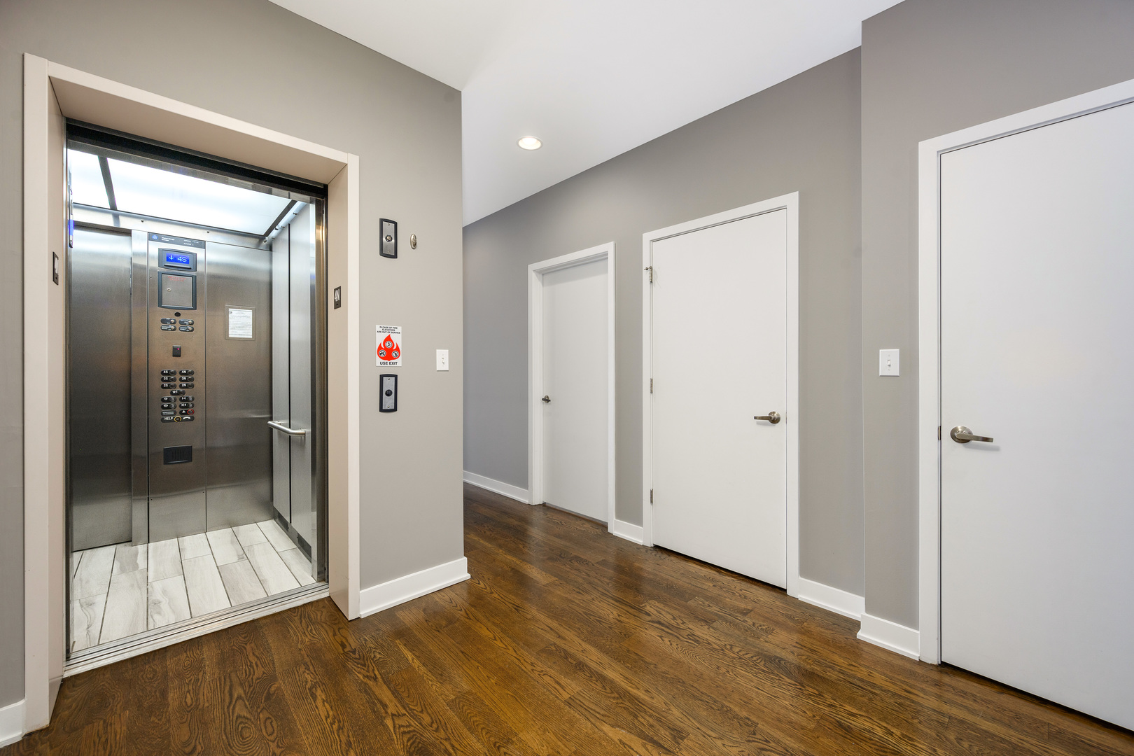1611 N Hermitage Avenue Unit: 401