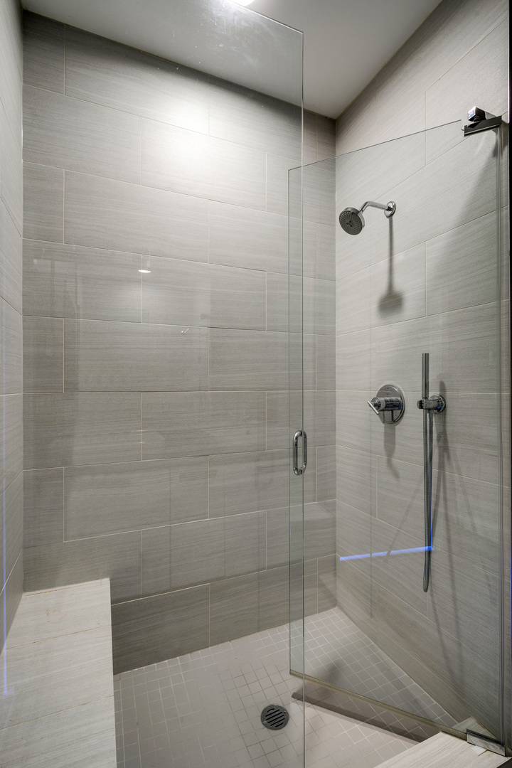 1611 N Hermitage Avenue Unit: 401