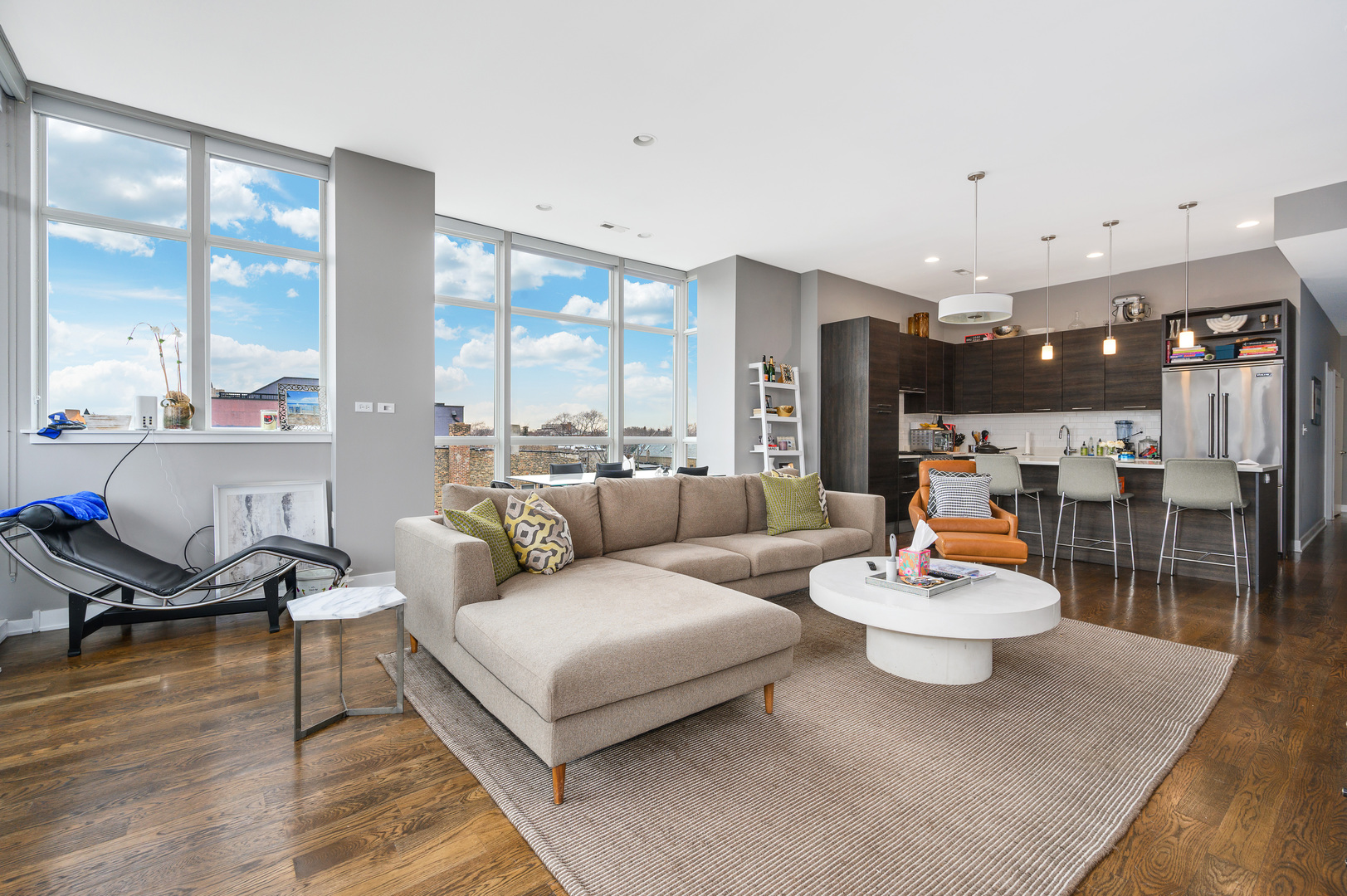 1611 N Hermitage Avenue Unit: 401