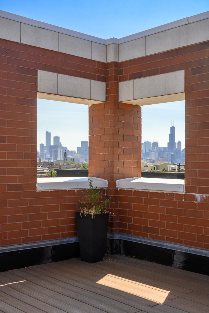 1611 N Hermitage Avenue Unit: 401