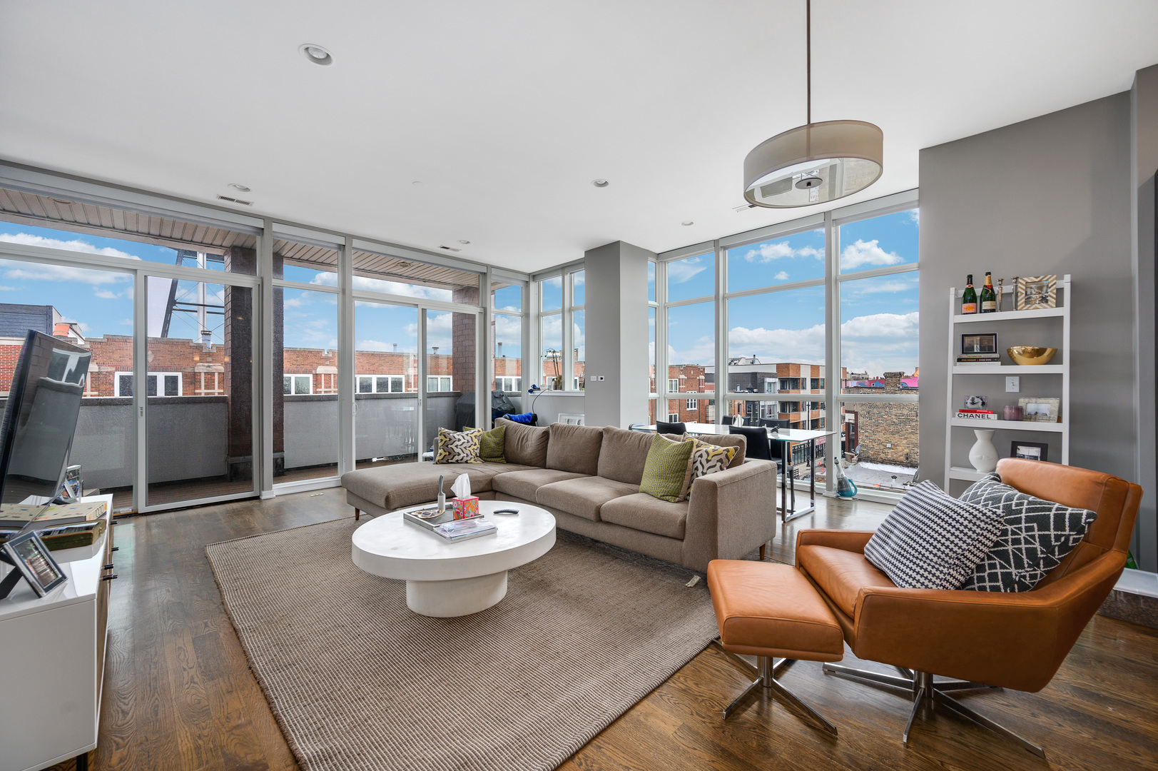 1611 N Hermitage Avenue Unit: 401