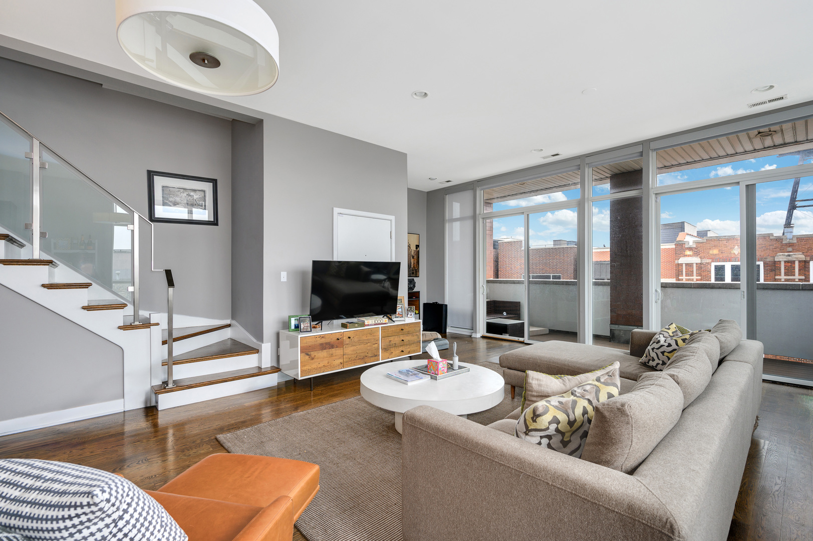 1611 N Hermitage Avenue Unit: 401