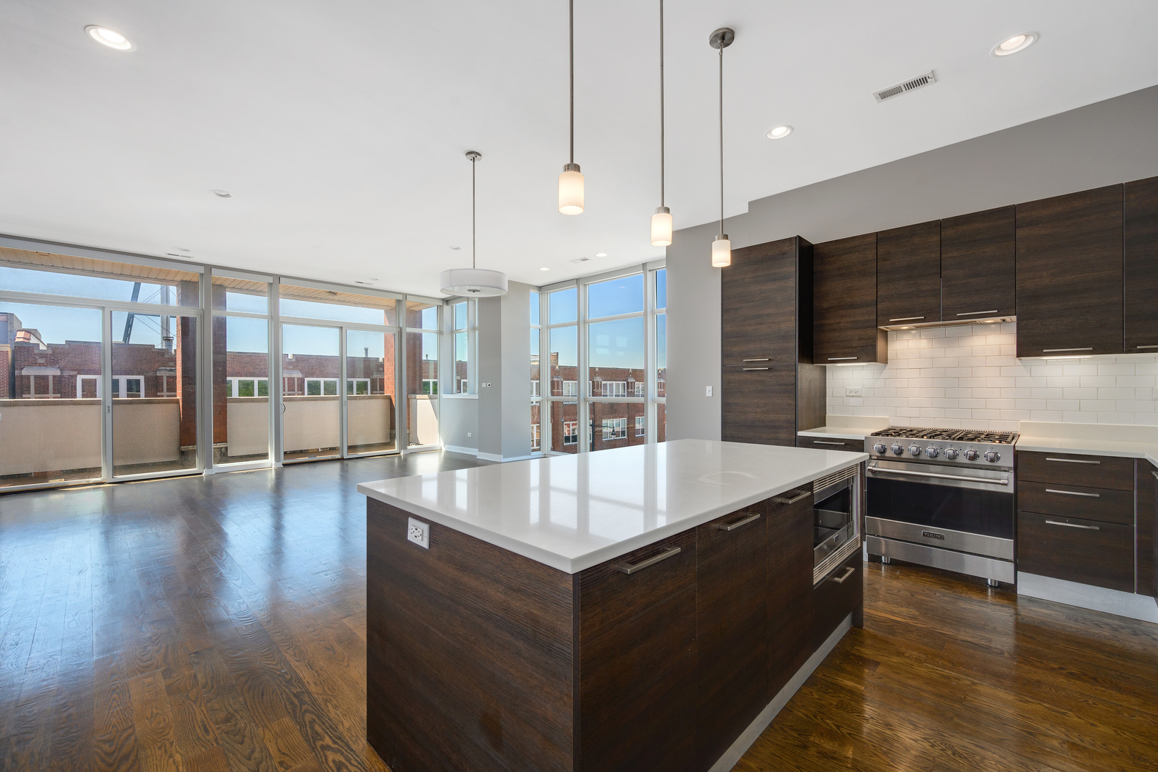 1611 N Hermitage Avenue Unit: 401