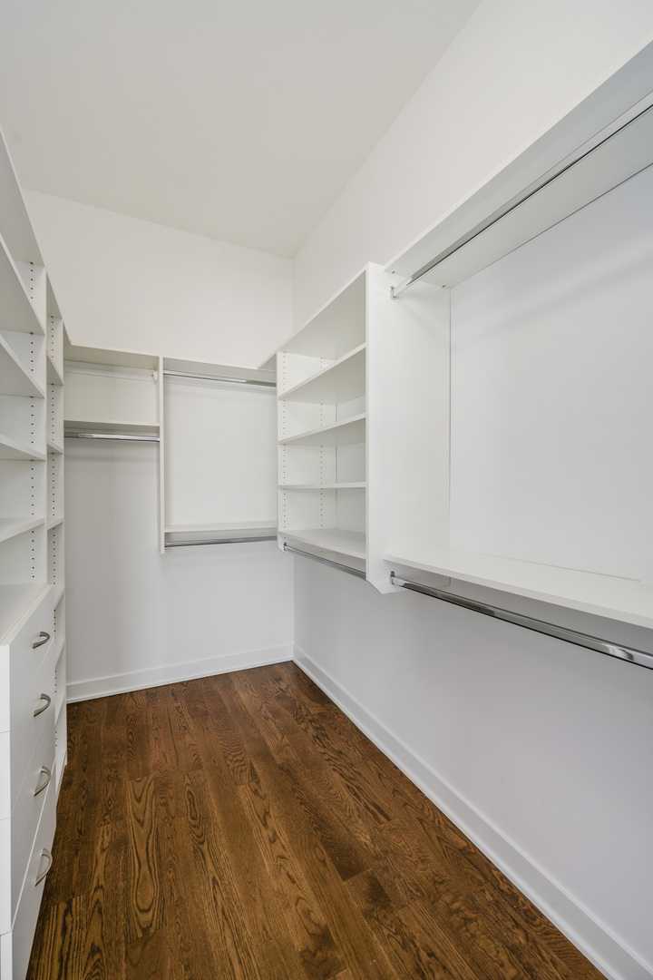 1611 N Hermitage Avenue Unit: 401