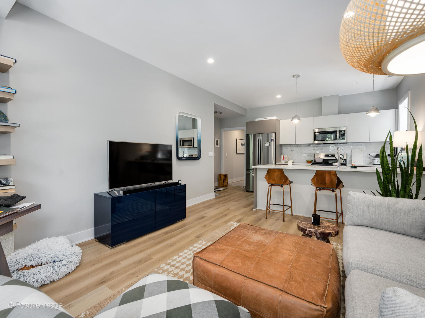 833 N Hoyne Avenue Unit: 2S