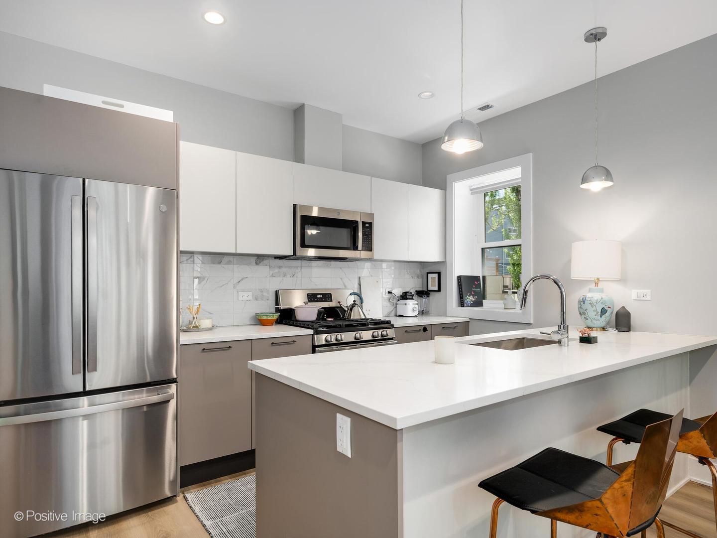 833 N Hoyne Avenue Unit: 2S