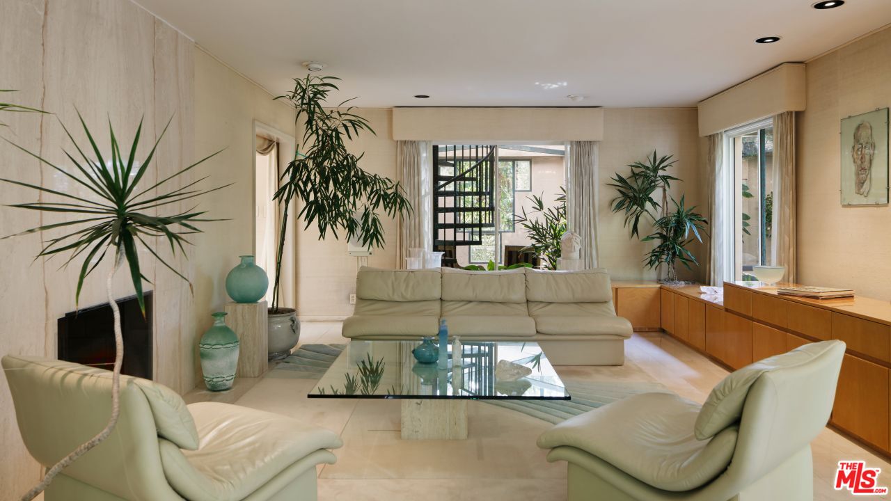 9213 Warbler Pl