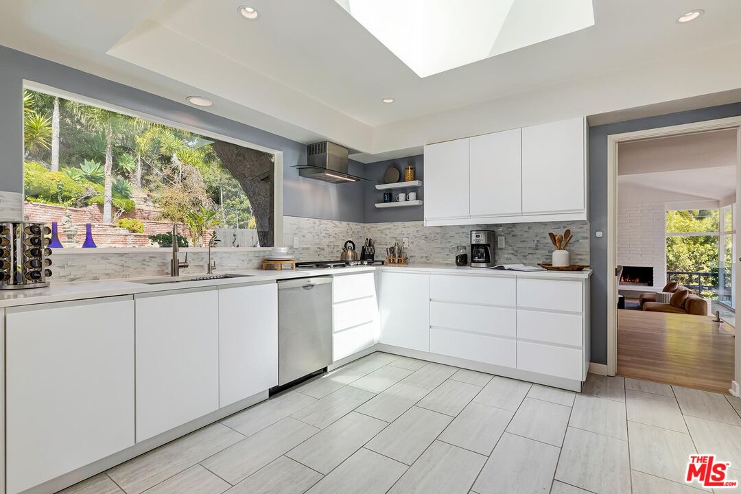 2275 Betty Ln