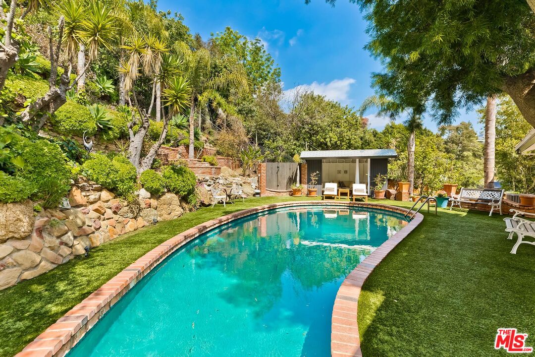 2275 Betty Ln