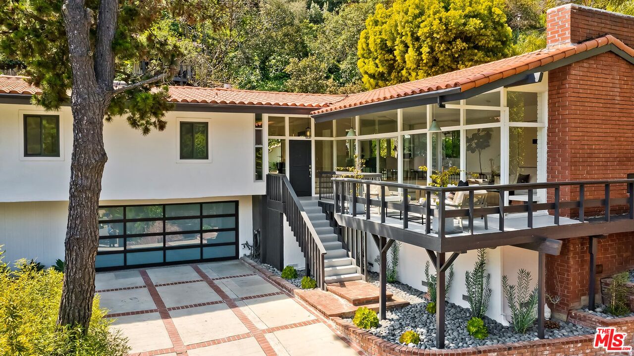 2275 Betty Ln