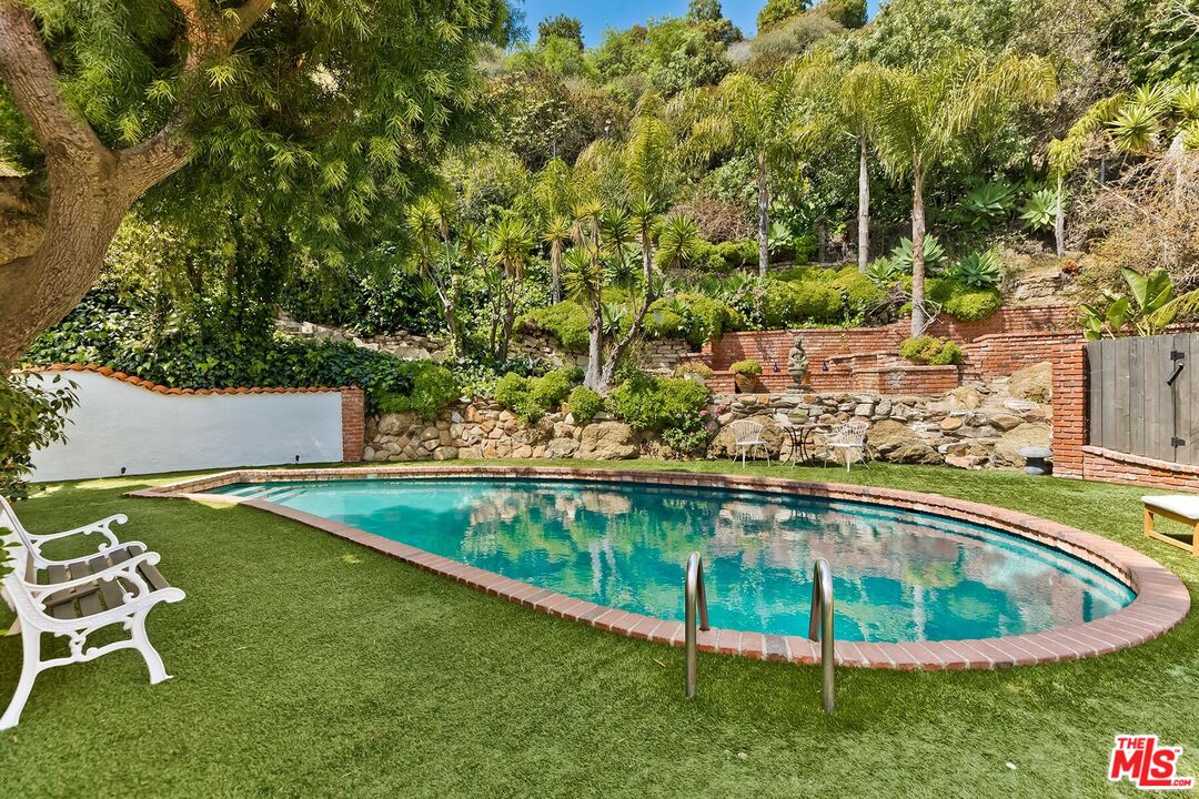 2275 Betty Ln