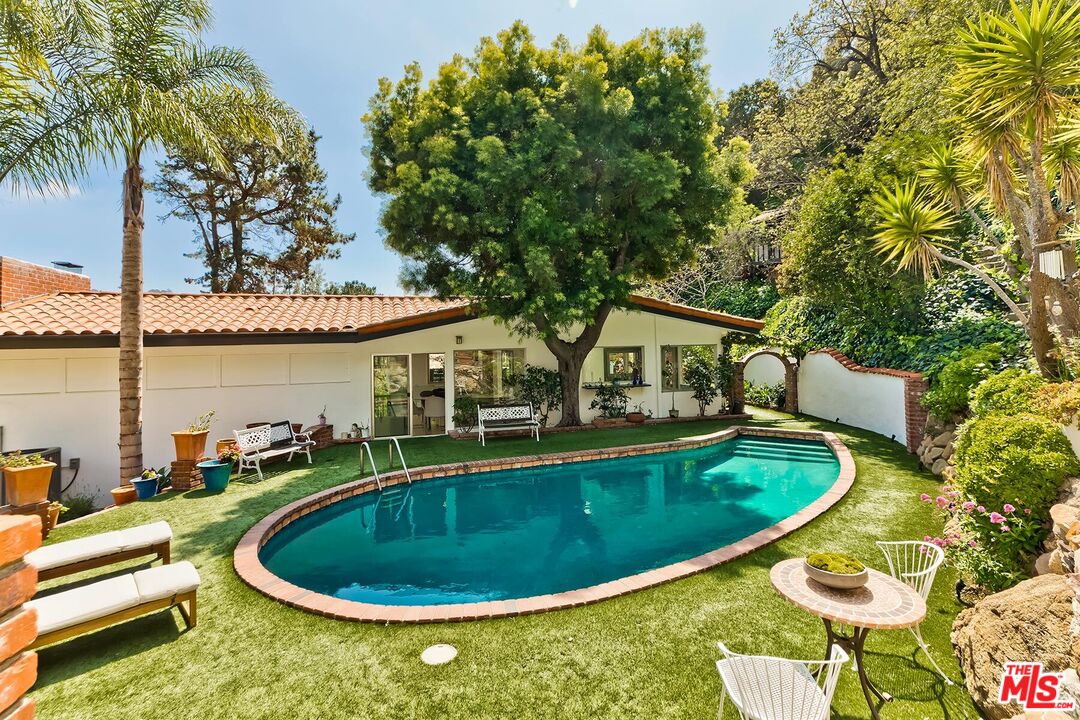 2275 Betty Ln