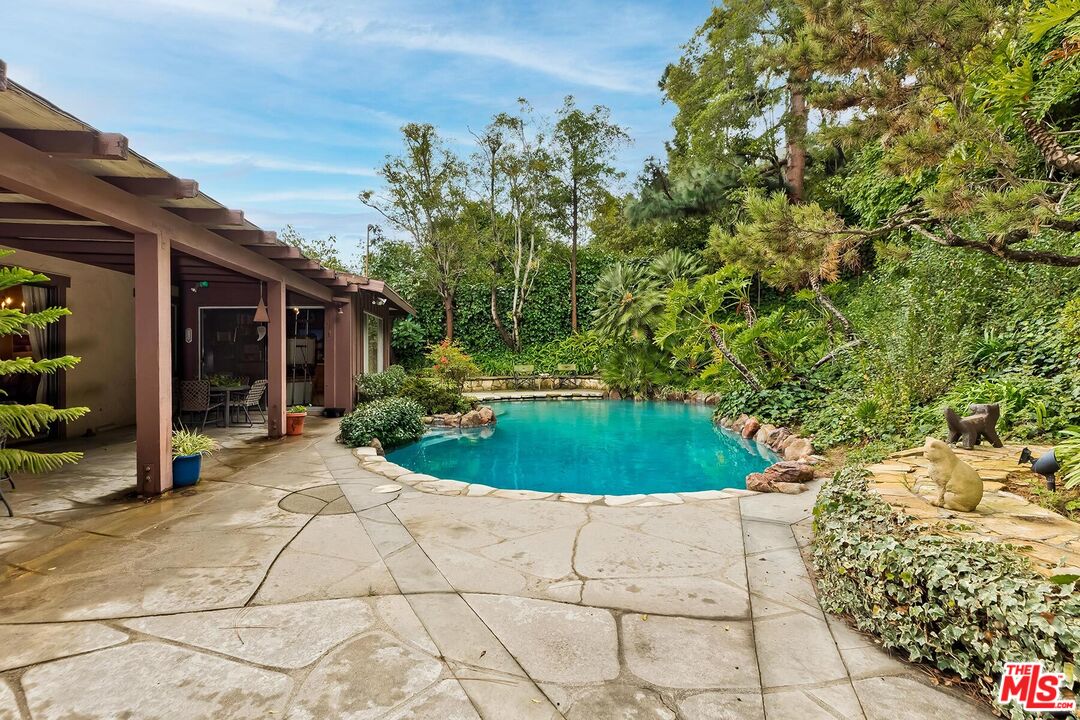 2401 Coldwater Canyon Dr