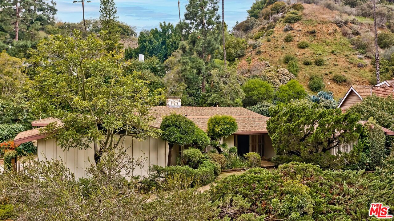2401 Coldwater Canyon Dr