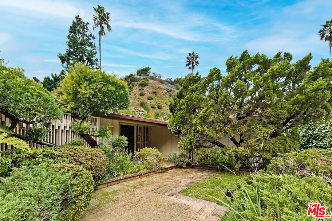 2401 Coldwater Canyon Dr