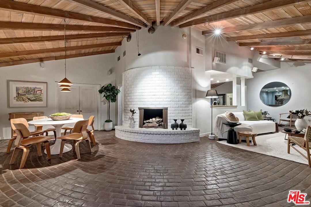 2286 Betty Ln