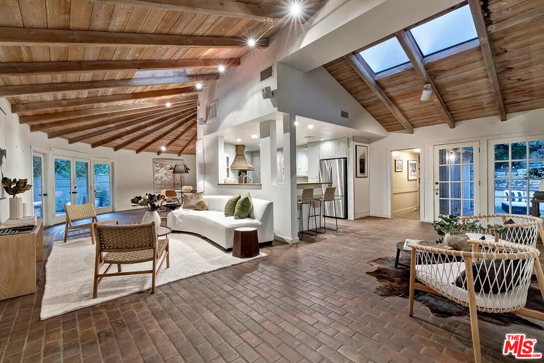 2286 Betty Ln